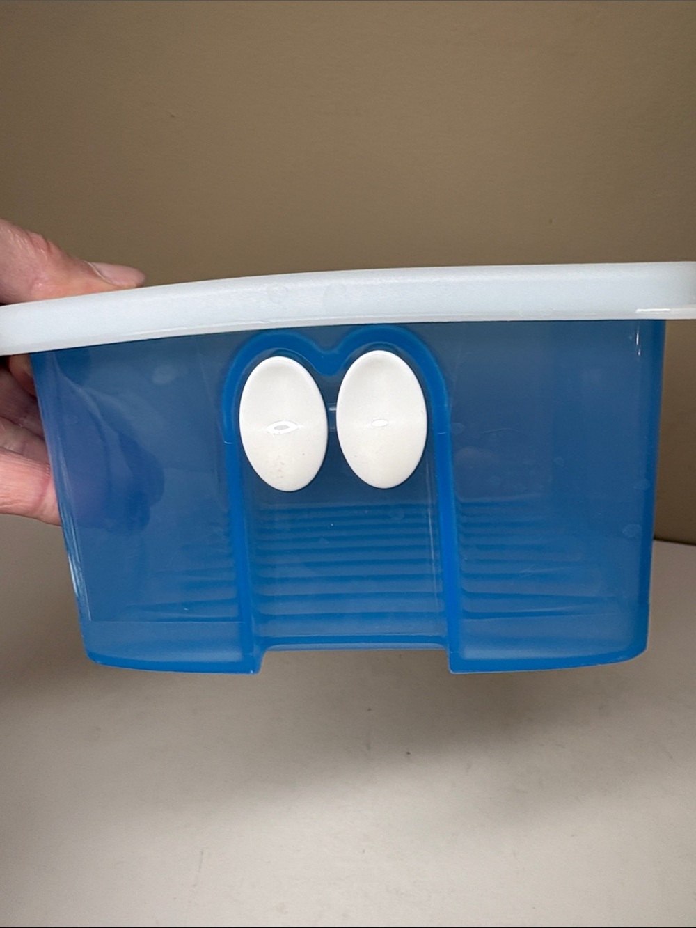 Tupperware Wave-Pattern FridgeSmart Vented Container with Lid - Picture 3 of 12
